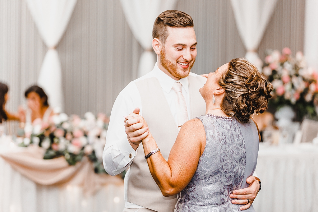 Wedding Day at Aberdeen Manor in Valparaiso Indiana_1722.jpg