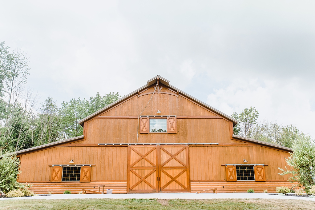 Wedding day at Hidden Hollow Farms in Crawfordsville Indiana_1472.jpg