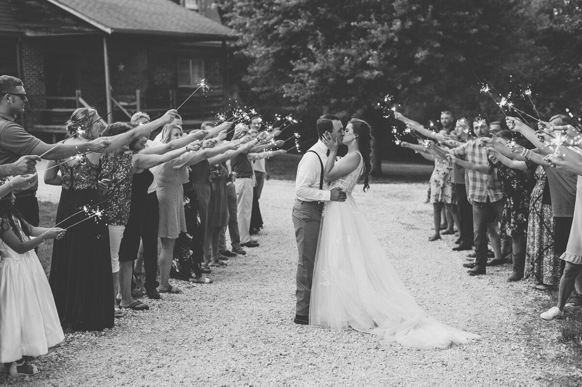 Wedding Day in Lafayette Indiana by Sarah Elizabeth Photos_1101.jpg